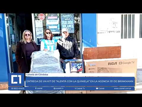 Entrega de un kit de “Alentá con la quiniela” en la agencia 131 de Brinkmann