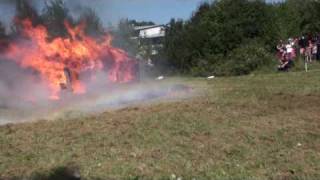 preview picture of video 'Schauübung der Feuerwehr Bergisch Gladbach mit einem Brandhaus'