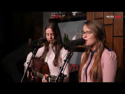 Alisa & Carmina Pantea | Este Cineva