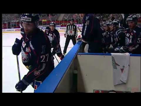 Jan Hlavac gör mål från halva plan + Får puck på munnen