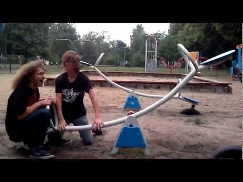 Tak się kończą zabawy na placu zabaw 