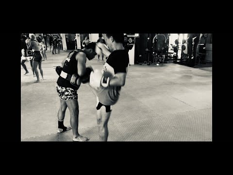 Seanchai's Former Clinch and Knee Trainer: Knee Genius Kru Pot Pad Work : Right Knee Part 1 #Shorts