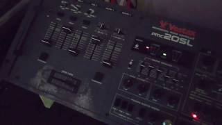Video thumbnail for Vestax PMC-20SL - Sampling and inputfader mix by VMC-Opfeel