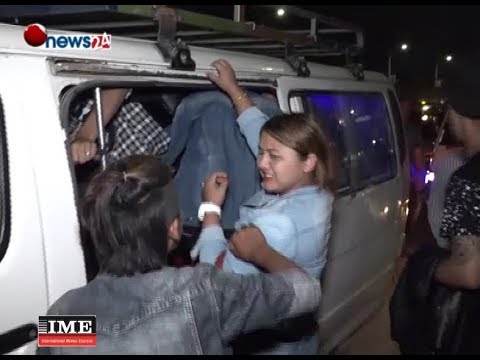 सडक किनारमा सर्वसाधारणको प्रतीक्षापूर्ण उपस्थिति अझै उस्तै - NEWS24 TV