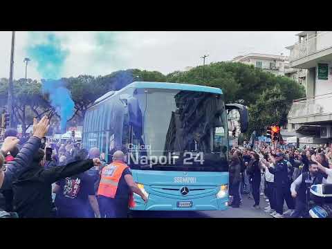 Napoli-Inter, l'arrivo dei pullman allo stadio Maradona: che bolgia! 💙⚽