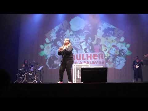 Preta Gil canta na peça Mais Preta Que Nunca