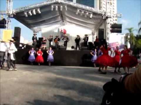 QuinchamaLí de ChiLe - Actuación en el "Día del Español" Parte 2/2