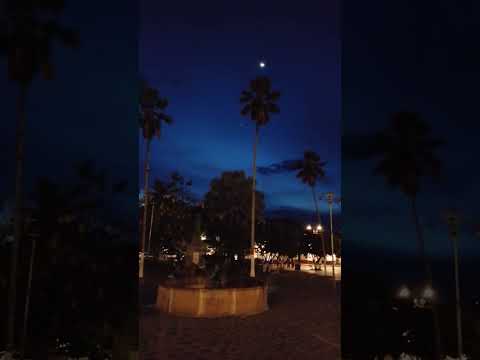 BELLA NOCHE CON LUNA CRECIENTE EN LA CIUDAD DE GUADUAS CUNDINAMARCA