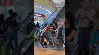 Download lagu Kakaknya gak kuat nahan ketawa😂🤣🤣 #prank #cewekcantik #salting #ngakak #viralshorts #funny #fyp mp3