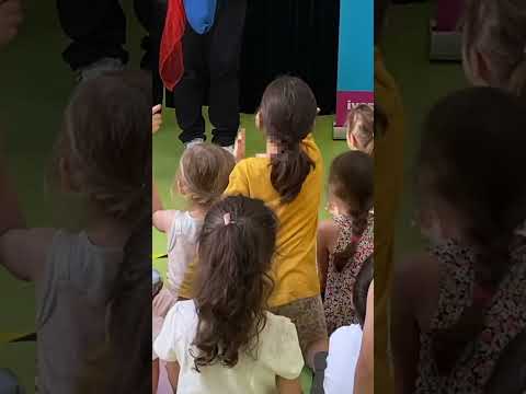 Se ponen super nervioso al ver que se ha roto ???? #MagoParaColegios #HumorInfan