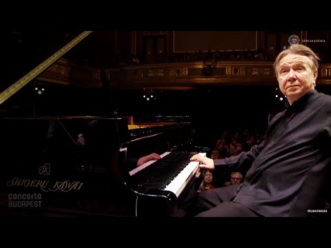 Mikhail Pletnev plays Mozart Piano Concerto No. 24 in C minor K. 491. (2023)