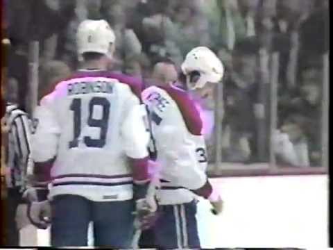 Nevin Markwart (BOS) vs Mike McPhee (MTL)