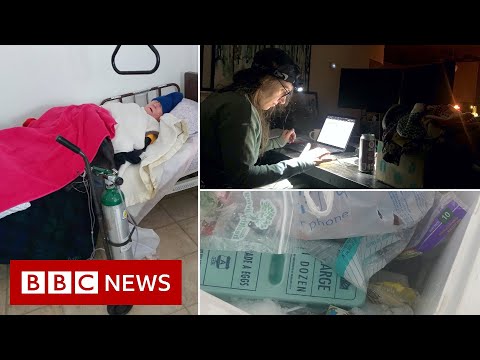 德州風暴："他是92年的，所以我們把他像木乃伊一樣緊緊地包裹起來" - BBC News (Texas storm: 'He's 92 so we wrapped him tight like a mummy' - BBC News)