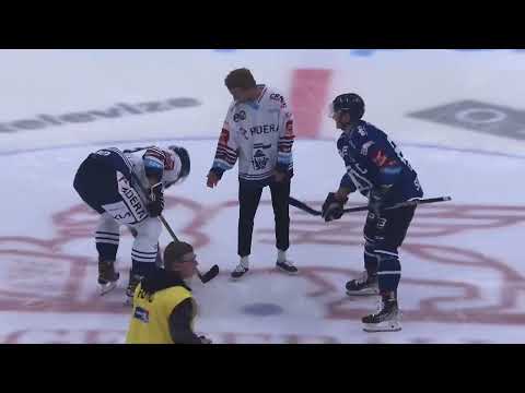 Vítkovice - Plzeň: Čestné buly Petra Harazina