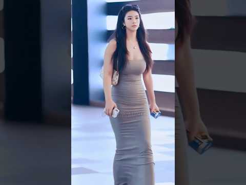 flipping my dog 🤸🏼‍♀️ #yoga #downwarddog #threeleggeddog #bridge #balance