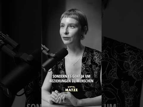 Video Thumbnail: Sterbebegleiterin Johanna Klug darüber, worum es im Leben wirklich geht | #hotelmatze #podcast