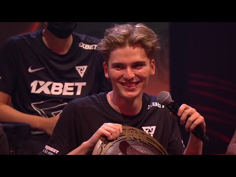 Tundra skiter "MORE STRESS USING DOUBLE DOWN IN PUBS" TI11 The International 2022