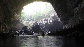 preview picture of video '#VD_O Kayaking Through the Xebangfai River Cave to the Upstream Entrance for 3 hours.'