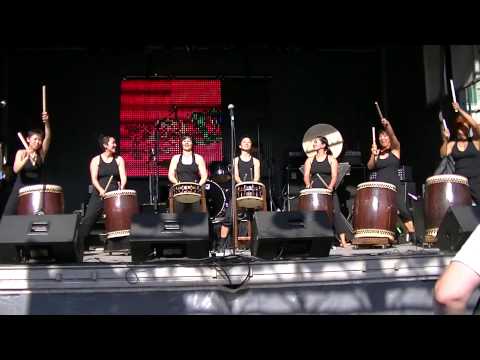 Raging Asian Women Taiko Drummers Wasshoi