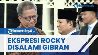 Ekspresi Rocky Gerung saat Disalami Gibran seusai Reshuffle Kabinet di Istana, Sempat Berbisik