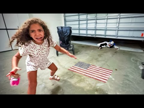 O PALHAÇO MALIGNO INVADIU A NOSSA CASA 😱😱😱😱😱ele esta ￼furioso