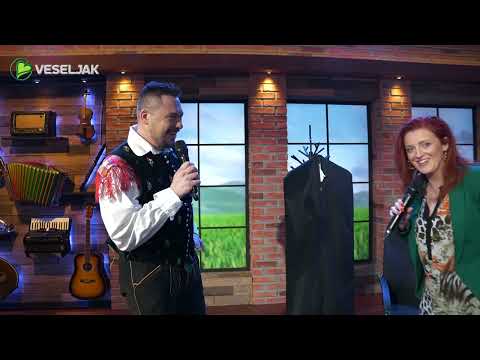 Izziv za Janjo Ulaga - se je uspela obleči v narodno nošo?