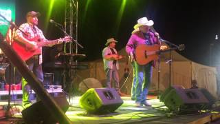 Mark Chesnutt - Oughta Miss Me By Now (Live from Laredo TX)