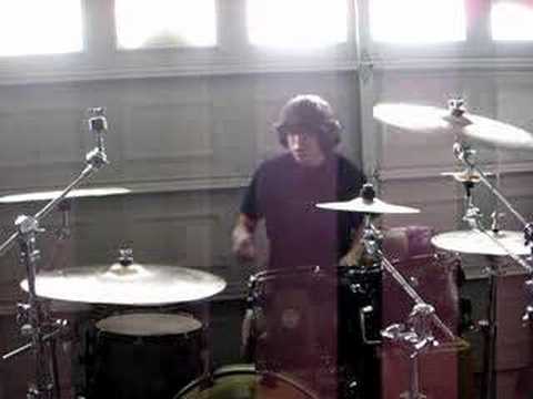 iDrum  myspace.com/dividetheashes