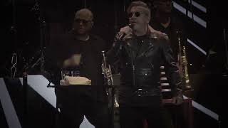 Estalla el Luna con Ricardo  Montaner  / La chica del ascensor