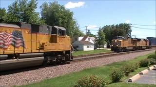 preview picture of video '2 trains meet in Rochelle Illinois 6/28/10'