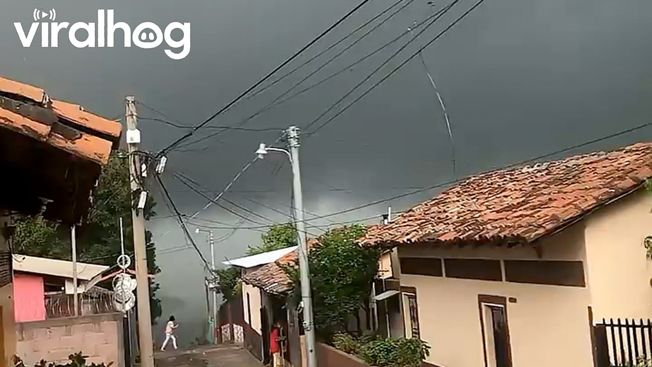 Ominous Storm Clouds Roll in to Village in El Salvador || ViralHog