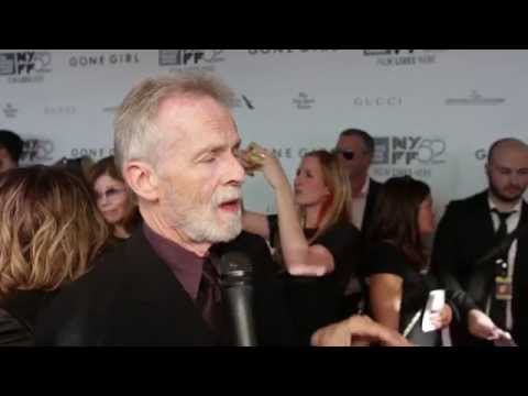 Thumbnail of the video: NYFF52 "Gone Girl" Red Carpet | David Clennon