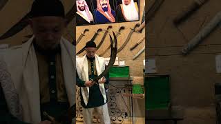 Download lagu Replika pedang Zulfikar milik sahabat Ali Radiallahu'anhu di museum al amoudi, Mekkah, KSA mp3
