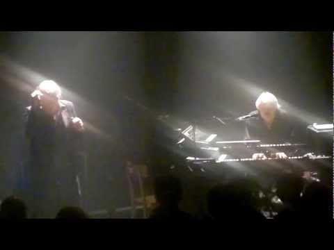 ARNO - " Les yeux de ma mère " - CAFE DE LA DANSE - 27.11.2012