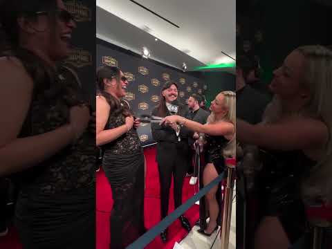 LOL LIV MORGAN, DOMINIK MYSTERIO & RAQUEL RODRIGUEZ HAVING FUN at WWE HOF #wwe #shorts #wrestlemania