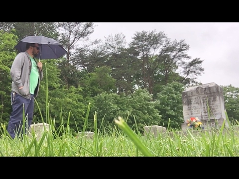 TDW 1777 - Grave Of Original Siamese Twins