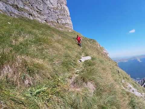 BRANA MARE A COSTILEI DIN BUCEGI INTRE CREASTA VAII ALBE SI VALEA ALBA