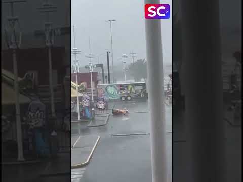 FUERTES VIENTOS Y LLUVIA AZOTAN EL TIGRE, VENEZUELA 🌧️💨 | Onda Tropical 41 | Sin Contexto
