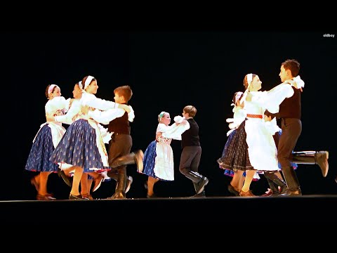 Angyalföldi Vadrózsa Táncegyüttes Kis Vadvirág csoportja  - Itt van már a boszorka