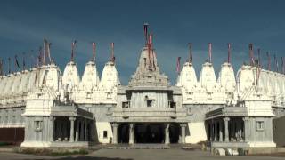 preview picture of video 'The Jain temple near Talwana and Koday (Gujarat - India)'