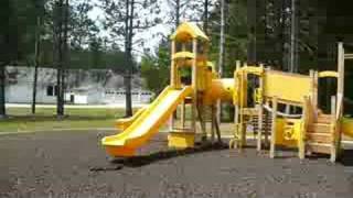 preview picture of video 'Kids playing at Franklin Falls Dam Playground'