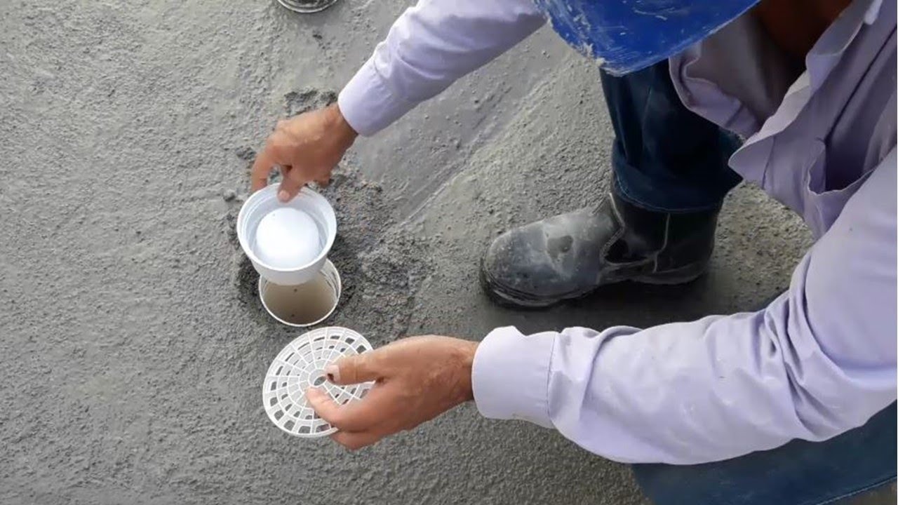 ¡SI SE TE ENCHARCA EL AGUA, TIENES QUE PONER ASI LA COLADERA….!