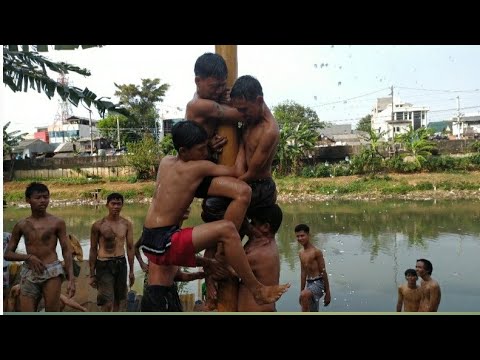 Perlombaan Panjat Pinang di RT004 RW04 Tomang Pelita Jakarta Barat dalam rangka HUT RI 78.