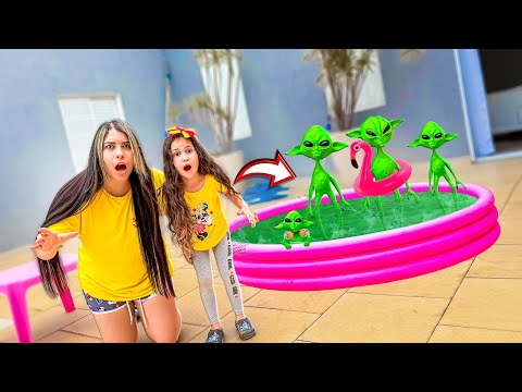 OS ALIENÍGENAS FIZERAM UMA PISCINA VERDE NA MINHA CASA!!