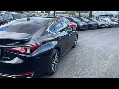 Lexus ES 2.5 Hybrid Premium 4dr - Image 2