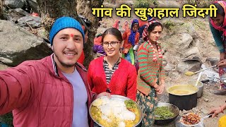 आज पूरे गांव वालों ने जंगल में खाना बनाया || Pahadi Lifestyle Vlog || Cool Pahadi