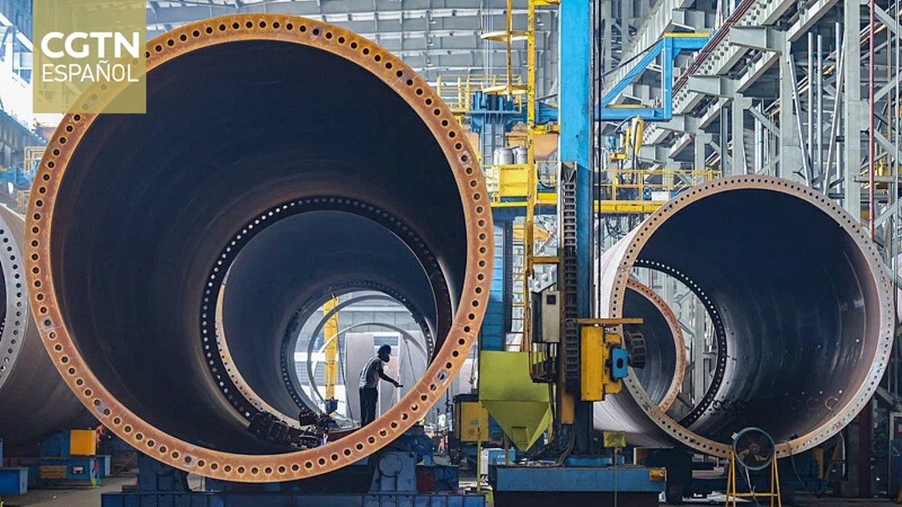PMI manufacturero sube a 49,8 en agosto, PMI de servicios se mantiene estable en 49,0