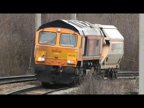 Fantastic Busy Few Hours at Wigan North Western Station Freight/Passenger Trains  27th January 2026