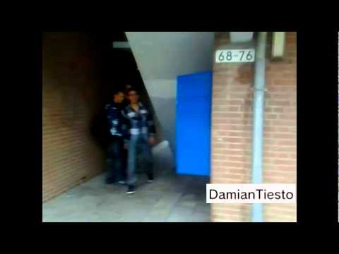 Geile teddybeer valt Halil aan!!