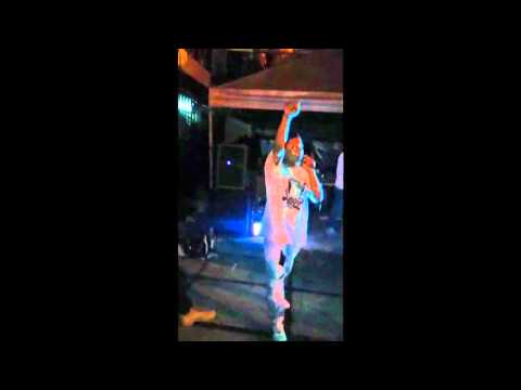 LOBAR MC Vs IRON - SEMIFINAL RAPEA O MUERE - MEDELLÍN 2015...